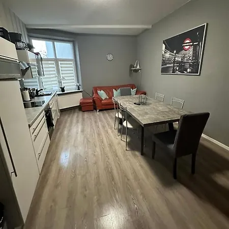 Apartment Voll Ausgestattetes Gruppenapartment Bis 6 Personen Nr 4 *